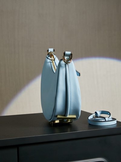 フェンディバッグ背面デザイン